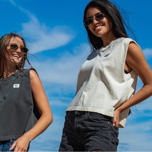 M22 cropped muscle tank in Natural - Picture 1 of 3